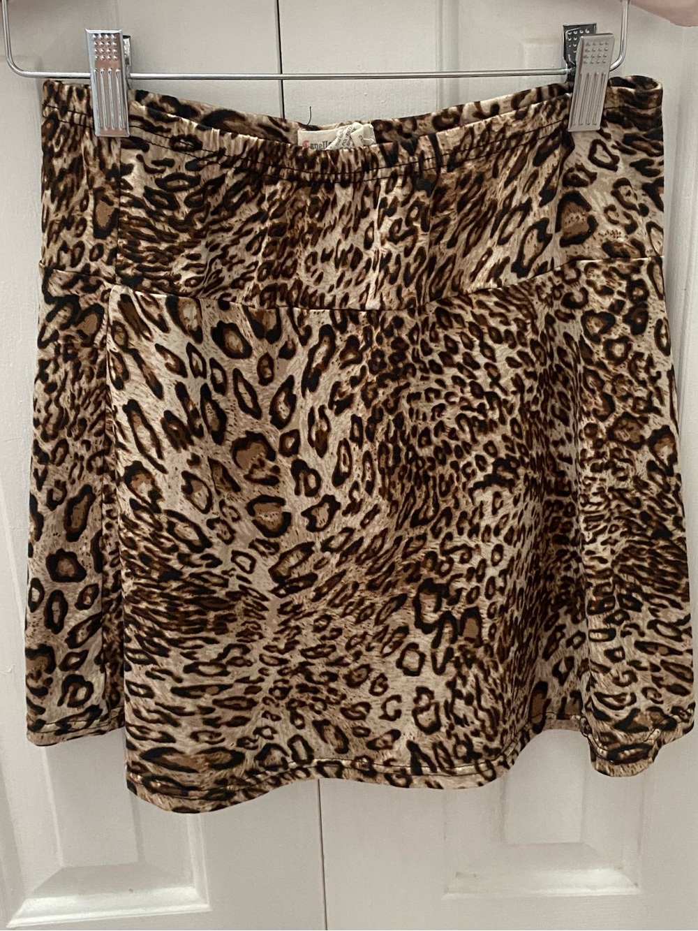 New from our boutique size L leopard print stretch skirt or top!